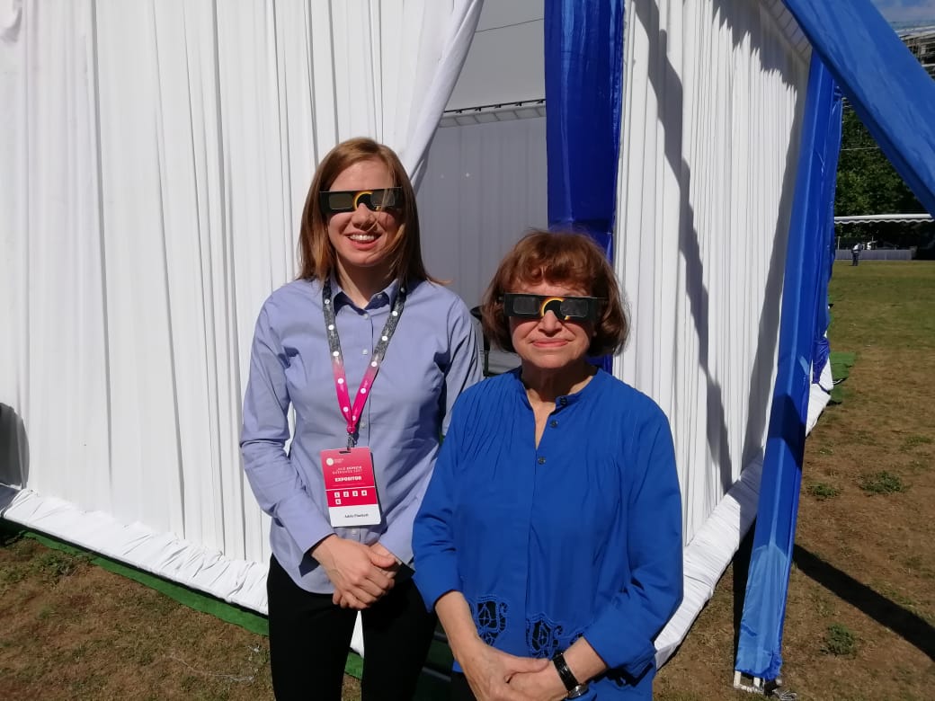 ciencias_chile's tweet photo. #CongresoFuturo #Araucanía Adele Plunkett y Catherine Cesarsky, expositoras del panel "Astronomía y Astrofísica : La evolución de las galaxias, entendida a partir de las observaciones en ALMA y ESO" con sus gafas solares de #CienciasChile. https://t.co/UQgrfHHyz7