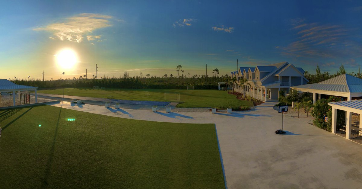 WPSB_Head's tweet photo. The beautifully calm morning before the Windsor buzz starts.
#windsorschoolbahamas #sunrise #mindfulness #bahamas #windsorschoololdfort https://t.co/Q2ObZgUz97