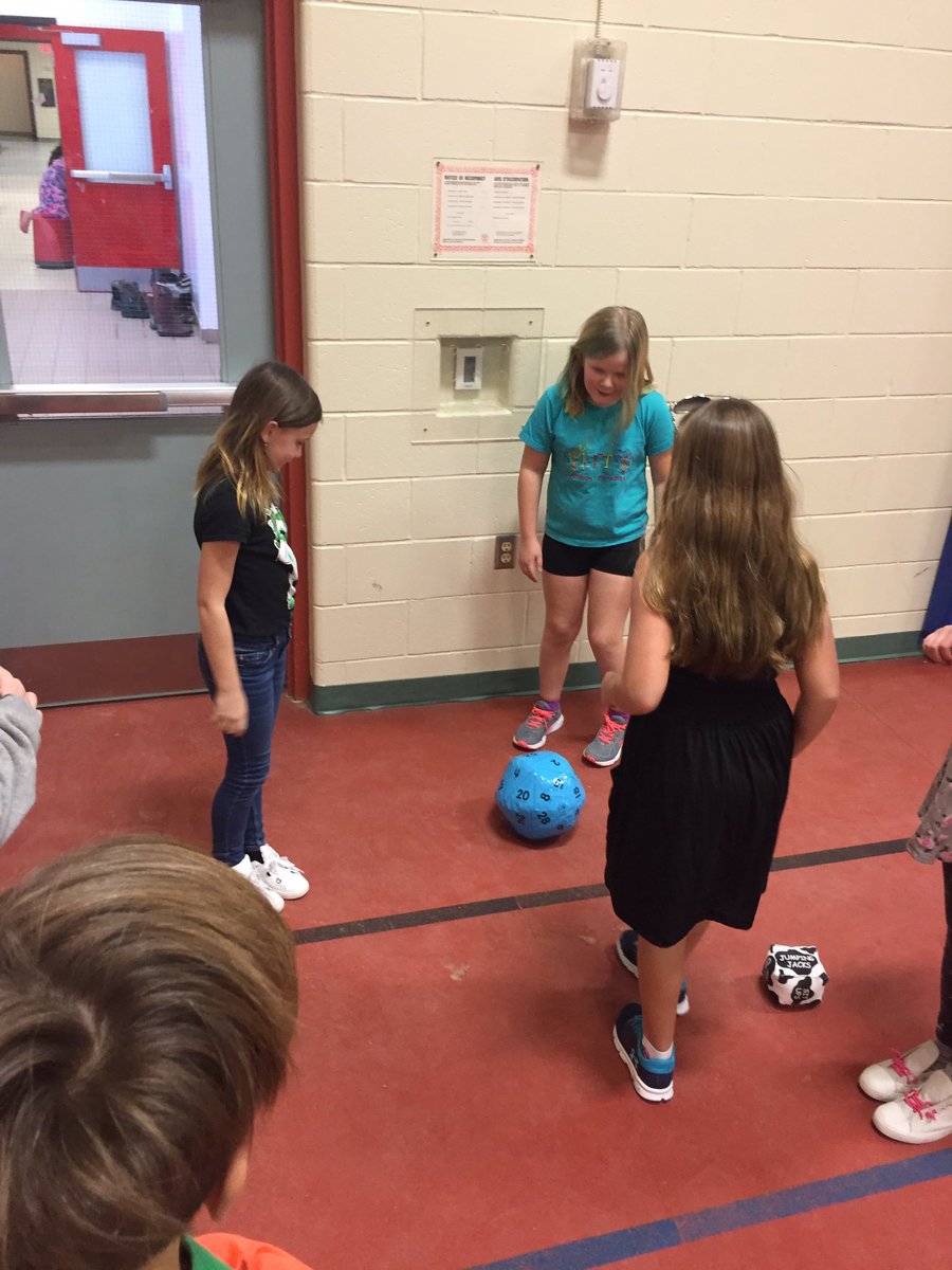 MrsGQEPS's tweet image. Beach themed stations in gym @QueenE_PS #schoolspirit #hoolahoop #limbo #crabraces #beachballfun
