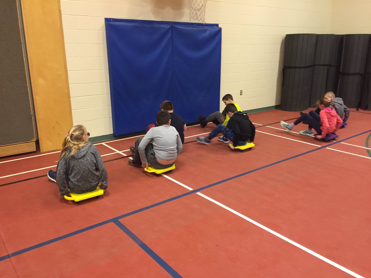 MrsGQEPS's tweet image. Beach themed stations in gym @QueenE_PS #schoolspirit #hoolahoop #limbo #crabraces #beachballfun