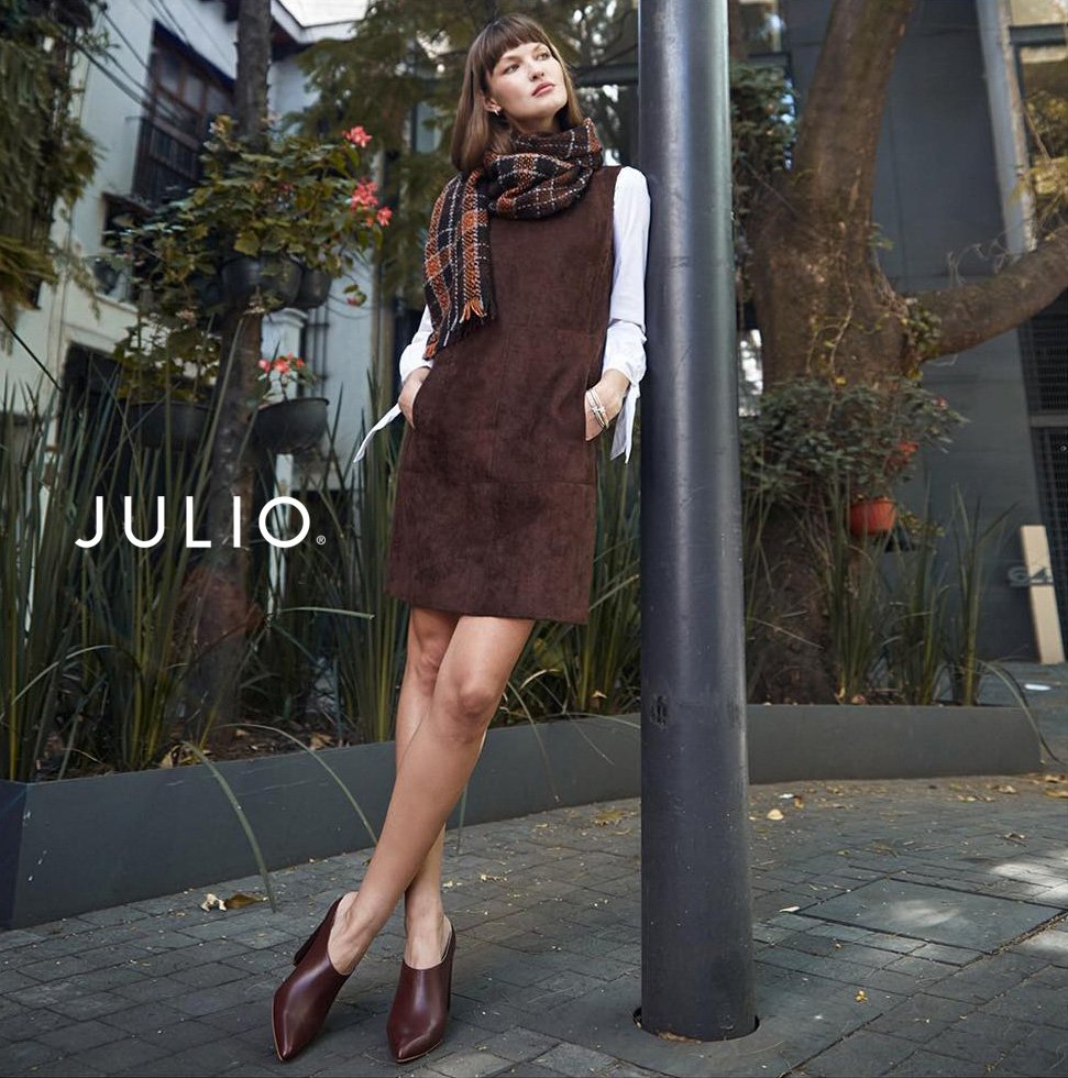 Nada viste mejor a una mujer que la confianza en sÍ misma.
http://julio.com
#EligeJULIO
👗👗👗