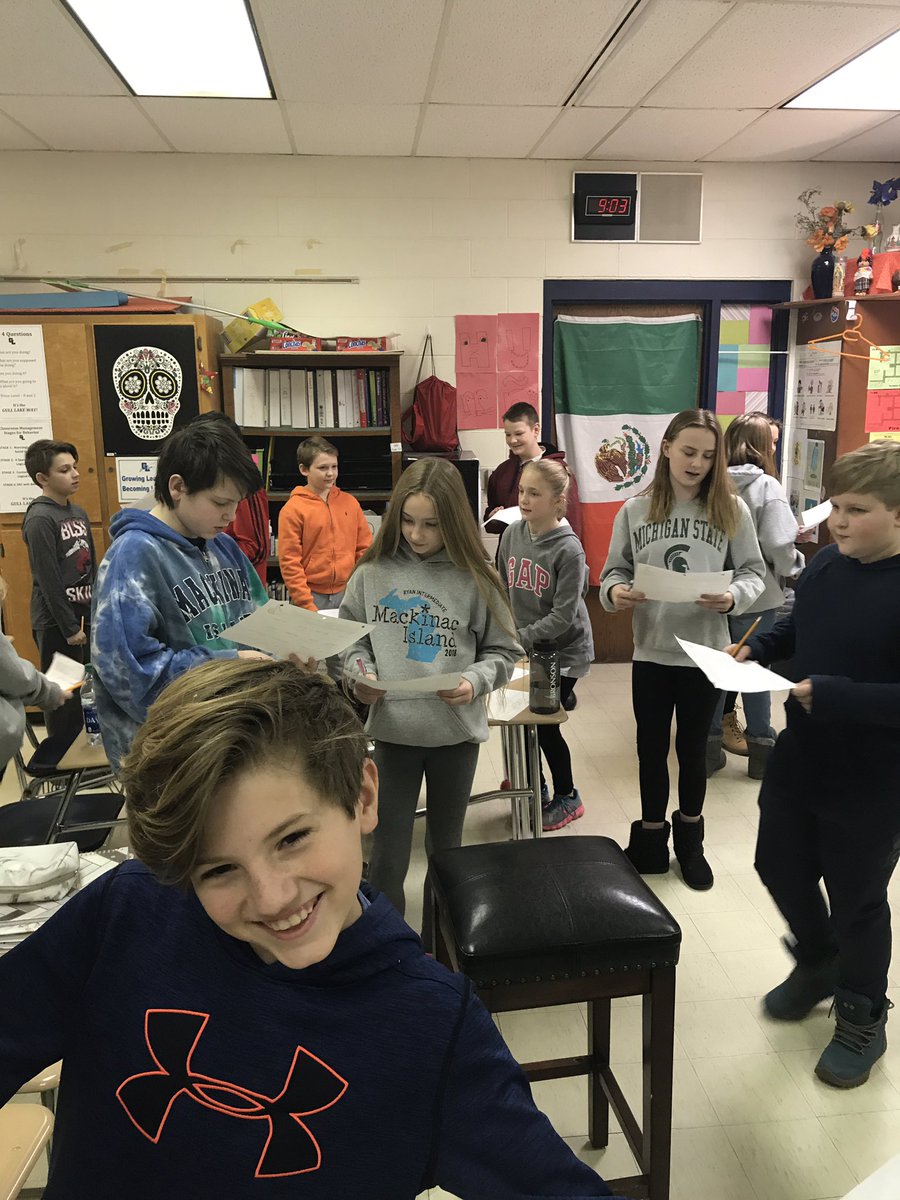BrittonASmith's tweet photo. Going on 17 minutes ONLY in Spanish, sharing likes and dislikes! #glcsMS #megusta #interviewafriend https://t.co/ttQQmbjDvp