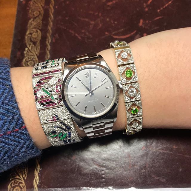 nikkywhittaker's tweet image. I see you Cartier #wriststack and raise you this. 
The Egyptian Revival bracelet is lot 298 (£6000 - £8000) and the peridot and diamond bracelet is lot 326 (£3500 - £4500) in @fellowsauctions on 24th January. 
#egyptian #egyptianrevival #multigem #bracel… bit.ly/2FvUC52