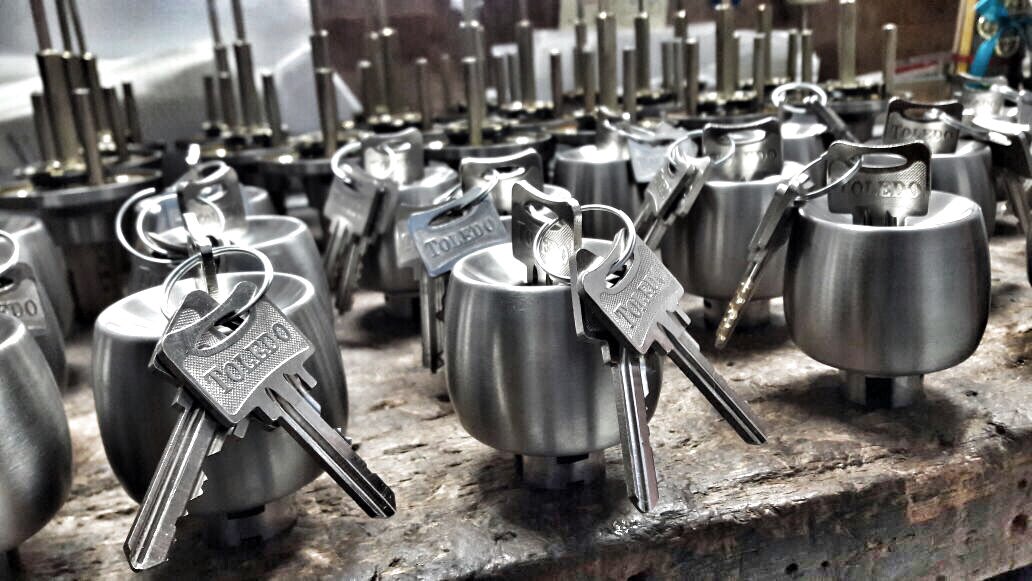 Csantc's tweet photo. RT @magnoliapty: SISTEMA MAESTRO EN CUARTOS DE HOTEL ... Una llave abrirá todos los cuartos y cada uno seguirá con su llave individual. #TallerMagnolia #Cerrajeros #CerrajeríaMagnolia #CerrajerosPanamá #CerrajeríaPanamá #GenteMagnolia #LocksmithPTY #Lock… https://t.co/JdhP7luHeZ