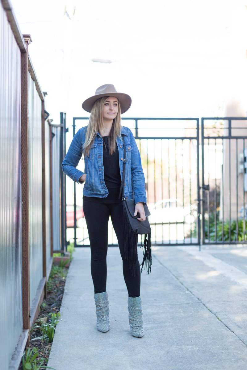 IFLBlog's tweet image. Rhinestone Cowgirl. iflunch.com/2019/01/16/rhi…