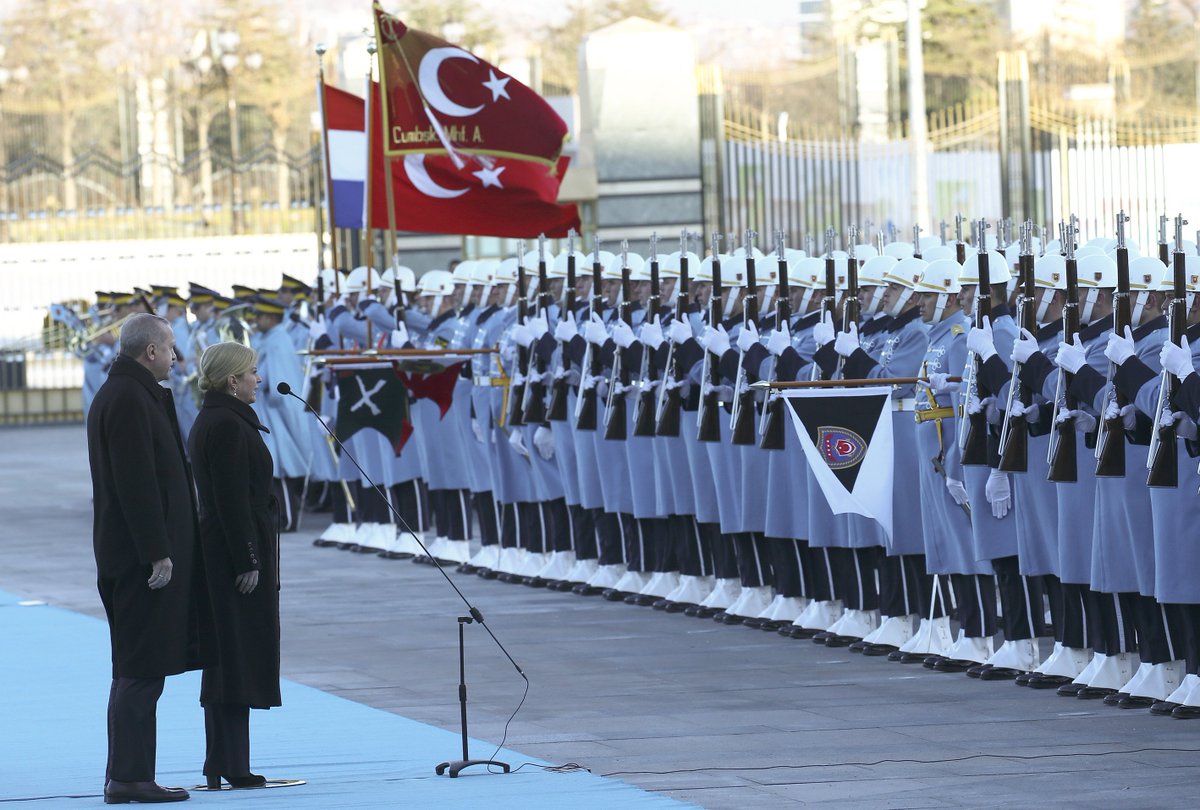 #Erdogan u Ankari primio hrvatsku predsjednicu #GrabarKitarović #Hrvatska #Turska http://v.aa.com.tr/1366437