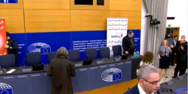 DiEM_25's tweet photo. FOLLOW US live from Strasbourg with @yanisvaroufakis, @SofiaSakorafa, @Isabel_thomasEU and @BalasGuillaume!

Press conference is about too start. Here's the link https://t.co/rNcJrGsLk8 #HopeIsBack https://t.co/zddj3tbAok