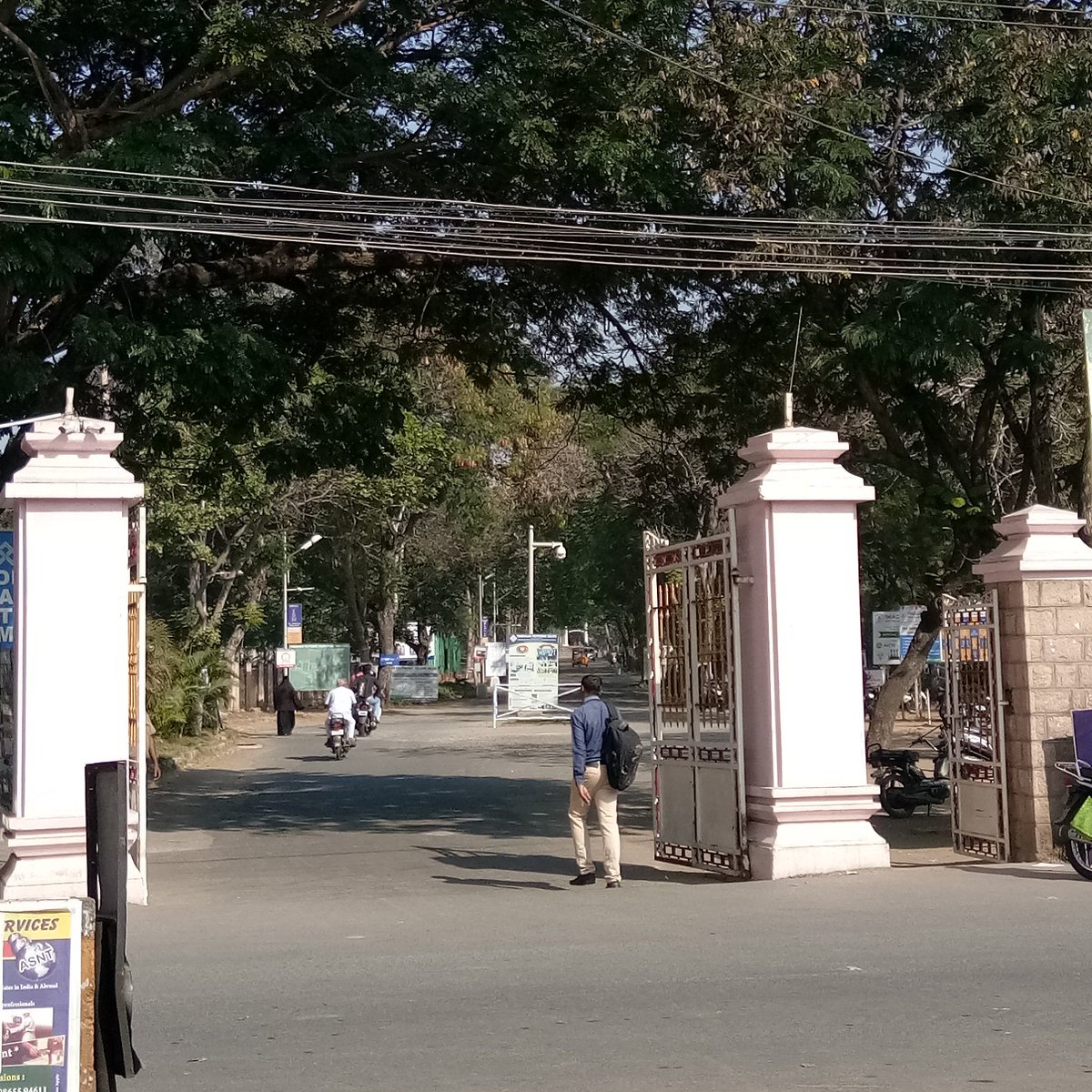 sonacollege's tweet photo. Entering this " புண்ணிய பூமி ", from where, 17,000+ graduated to serve the society . #sonatech #studyatsona #sonacollege #studyengineering #studying #studyengg #studyatindia #studyinindia #salem #tamilnadu #sonatans #graduation #studycivilengineering #studysmart https://t.co/8i0EkW3EK2