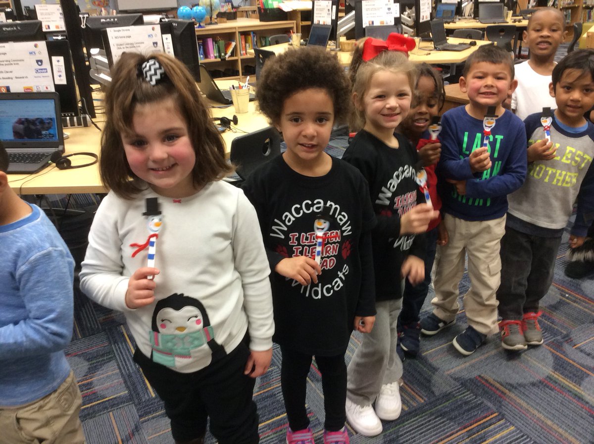 WEreadthinkmake's tweet image. Child Development Storytime—we built a snowman! #HCSLibraries   #snowman  #storytime