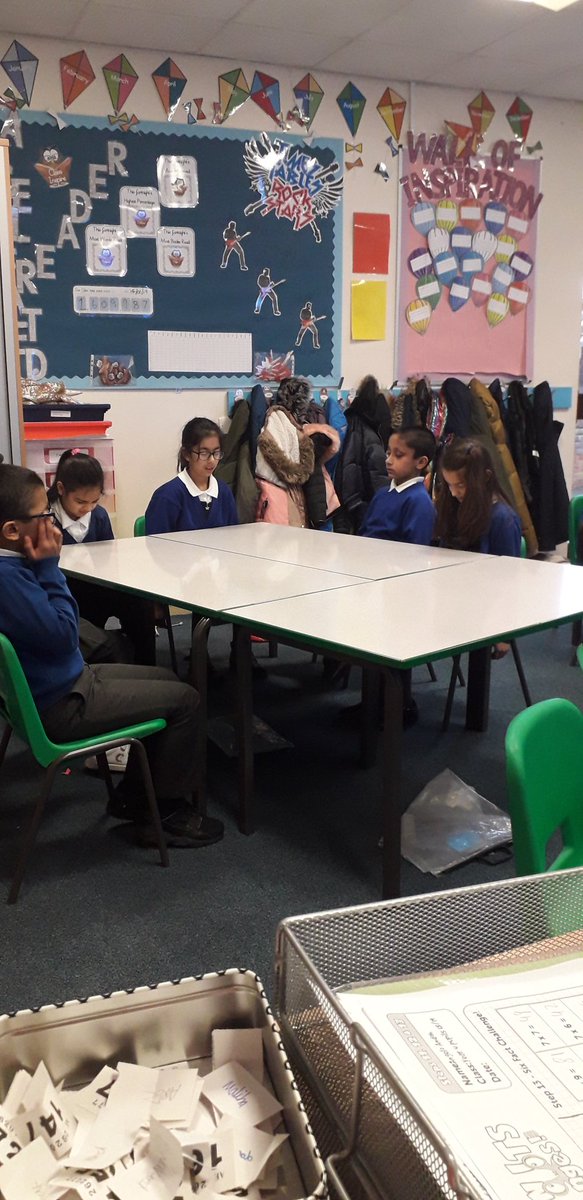 Rowlatts_TMET's tweet photo. Year 4 catching a few mindfulness minutes before a new lesson. Using #minfulnesswarriors #rhphse #concentration https://t.co/5jS7ZTNzYs