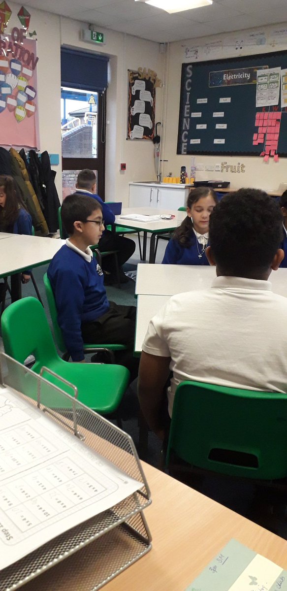 Rowlatts_TMET's tweet photo. Year 4 catching a few mindfulness minutes before a new lesson. Using #minfulnesswarriors #rhphse #concentration https://t.co/5jS7ZTNzYs