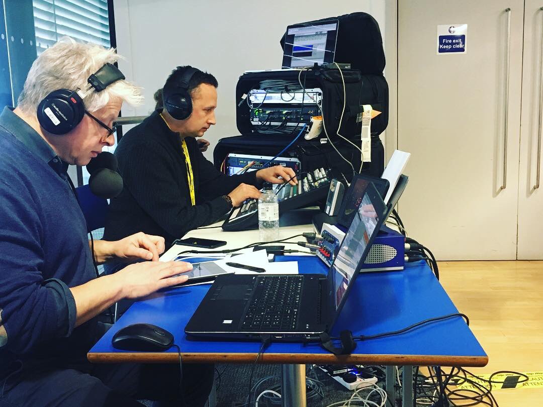laurathejourno's tweet photo. Behind the scenes this afternoon on @bbc5live. He’ll be having a chat to some of us later on about a student’s take on #brexit @BCU_CBS @bcumedia @VirtualSarahJ #pgdomediadifferently #radio #bbc #brexitdebate #ConfidenceVote #birmingham https://t.co/3mxeP2jR23