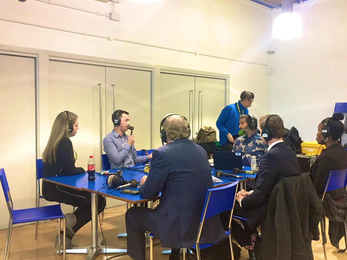 laurathejourno's tweet photo. Behind the scenes this afternoon on @bbc5live. He’ll be having a chat to some of us later on about a student’s take on #brexit @BCU_CBS @bcumedia @VirtualSarahJ #pgdomediadifferently #radio #bbc #brexitdebate #ConfidenceVote #birmingham https://t.co/3mxeP2jR23