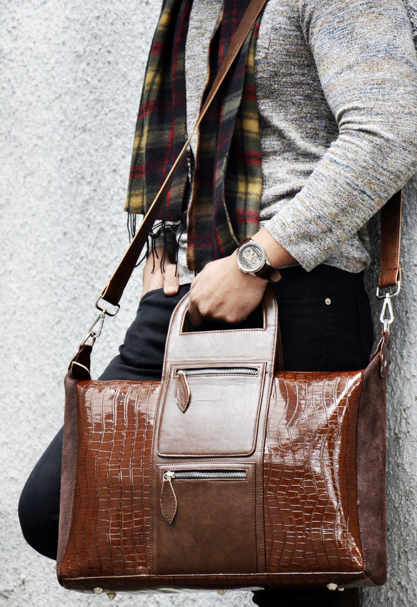 AnieRagsIndia's tweet photo. https://t.co/0hxND4Vz4n MAKE THIS BAG PART OF YOUR PROFESSIONAL LIFE AND CREATE MEMORIES WITH ANIE RAGS #veganbags #crocdesign #vegansuede #mensfashion #accessories #style #browntotebag #vintagebags #vogue #unisexfashion #corporatecollection #indemand #safebelongings https://t.co/9Kd6EE6DDZ