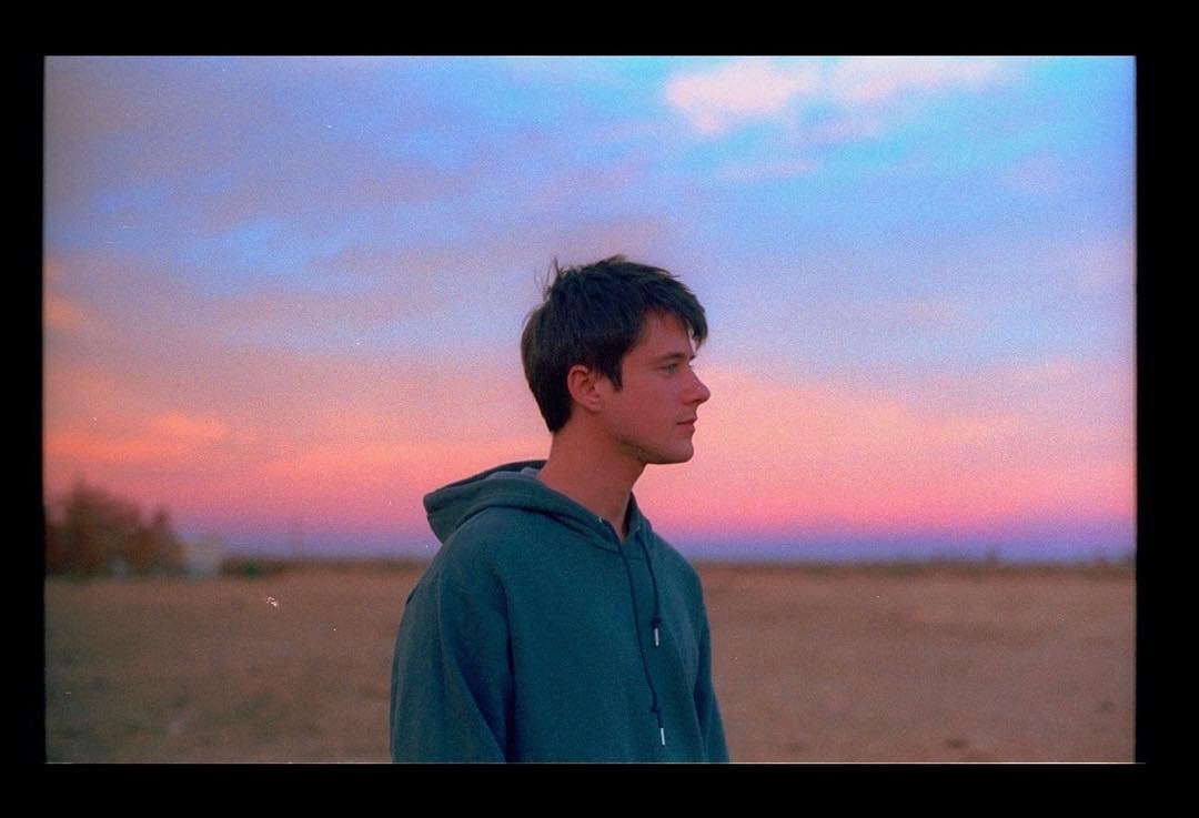 You not the same slowed. Alec Benjamin. Alec Benjamin 2022. Alec Benjamin фото. Alec Benjamin album.