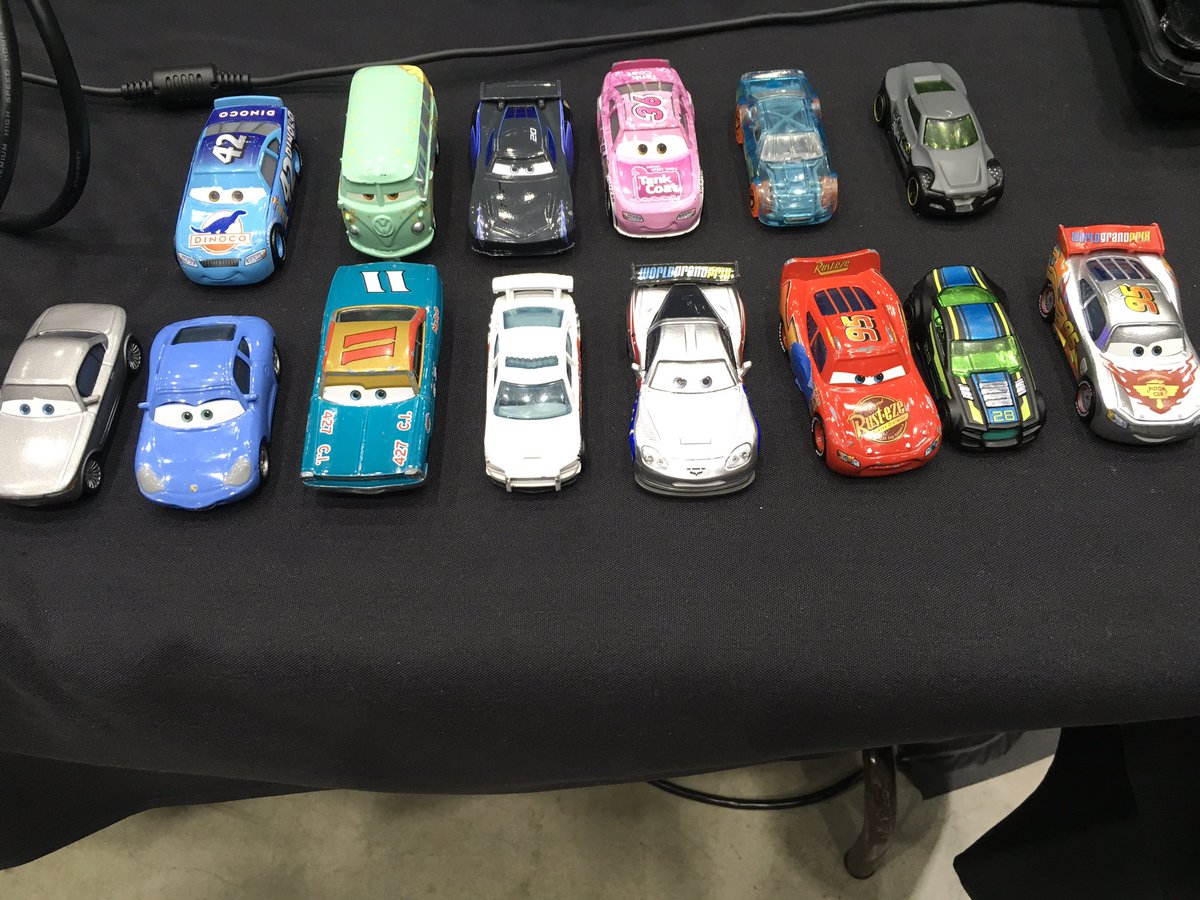 TyraClaytonEdu's tweet photo. @SHS_Mustangs AP Physics & @SHS_HPTech adapting what they have learned in class to get the younger Ss excited about science with the Vernier Physics App. Old school ramp + hot wheels + iPad = FUN! Shout out to Brown & Nash! #GISDTechFest @GISD_Technology @gisdcia @DigitalGISD https://t.co/i77ly4hPSn