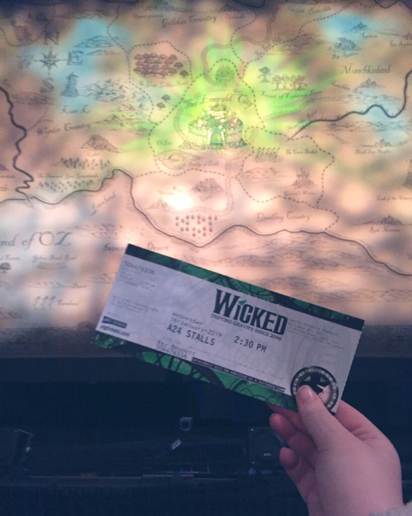 TeamLPick's tweet photo. Ready and excited to see @AimeeFisher2 💚💚💚 Break legs girly xxx #UnderstudyLove https://t.co/c0YqwSNKIy