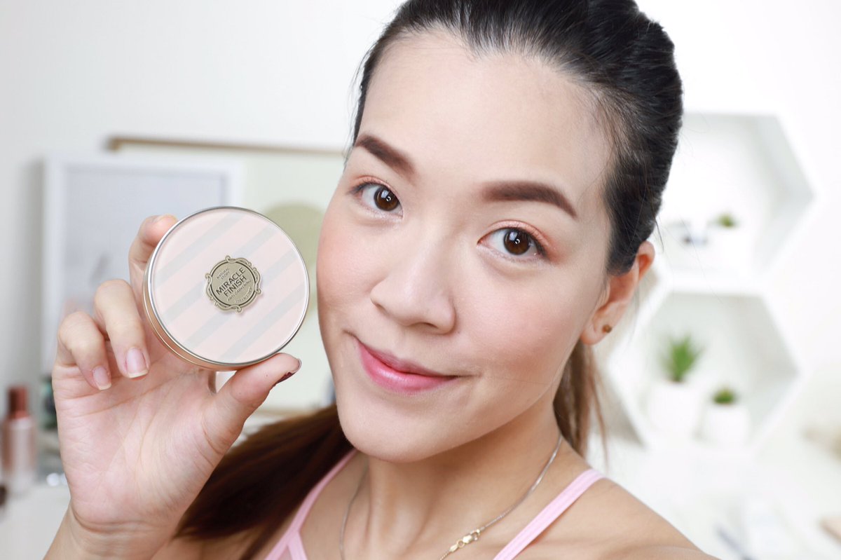 supergibzz's tweet photo. มันดีมากเลยอ่ะเธอ THEFACESHOP anti-darkening cushion
คือทาแล้วหน้าดูเนียน เนี๊ยบสวยมาก ปกปิดดีด้วย ผิวยังดูเป็นผิว ผ่องมาก เนื้อไม่ฉ่ำไปไม่แมตต์ไป คือกลางๆ คุมมันประมาณนึง ติดทนด้วยนะ นี่ไปออกกำลังกายแล้วยังดูผ่องอยู่เลย ดีงามมาก
กิ๊บใช้สี V203 #howtoperfect #gottheface https://t.co/tTLgcMDqXe