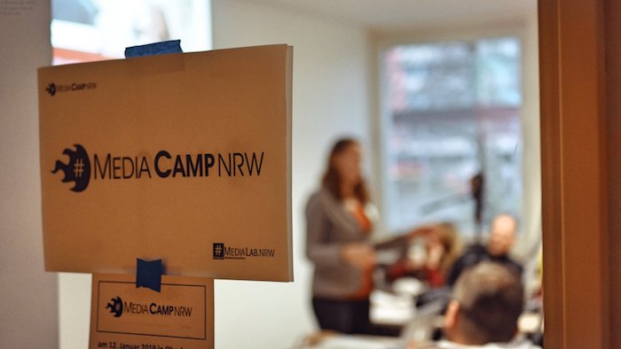 CREATIVE_NRW's tweet photo. Um Aufmerksamkeit als Währung der Zukunft ging’s beim #MediaCampNRW – der 4. Station unserer Roadshow #CREATIVEspacesNRW exploring #HiddenValuesNRW am 12.1.2019 mit @MediaLabNRW in Oberhausen – unser Rückblick: https://t.co/iBj5IGNqDK https://t.co/YjeBvsE9cb