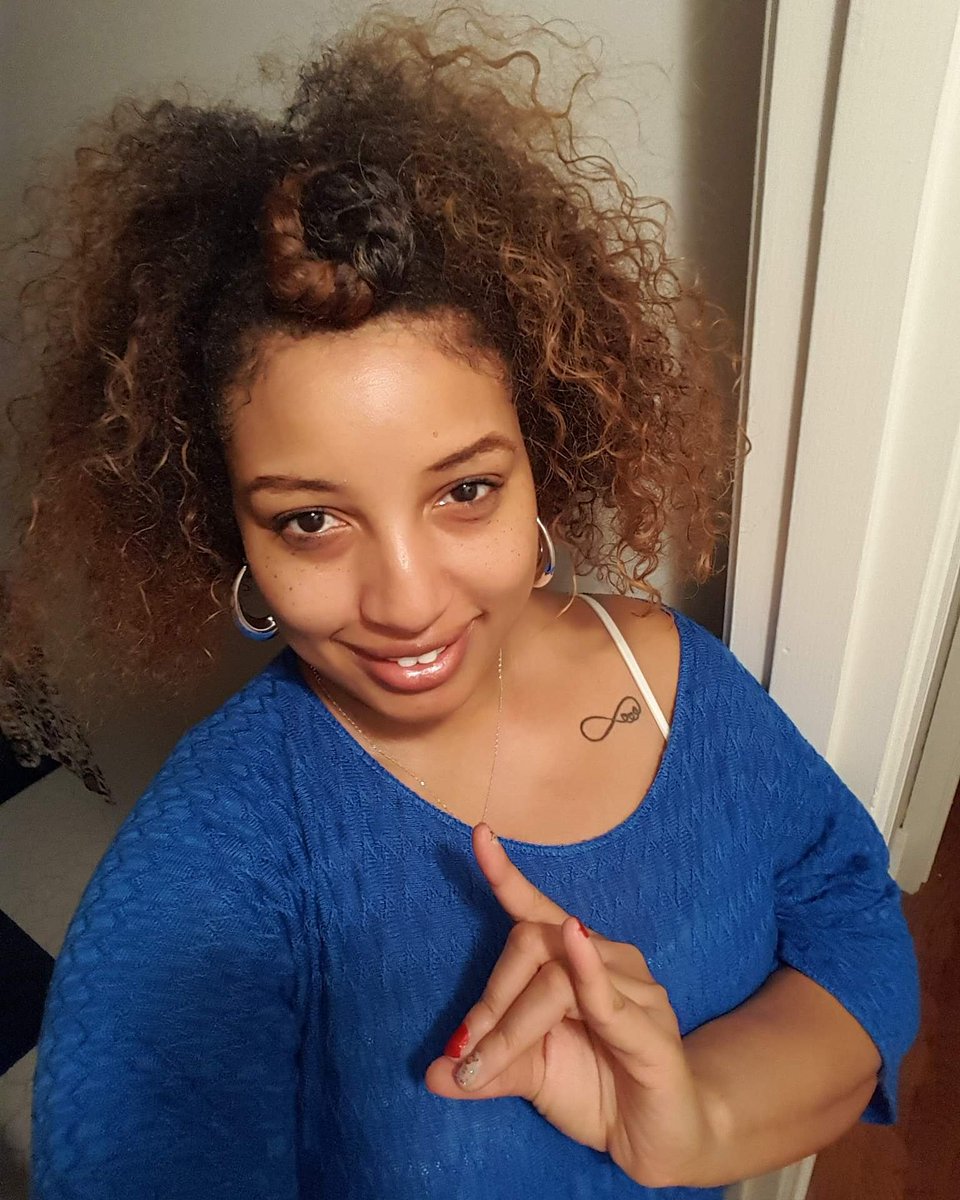 ZphineKita's tweet image. We wear the ROYALEST of Blue; the PUREST of White; We them FINE, SEXY ZETAS THAT YOU WANT TO BE LIKE! Happy Founders' Day my Dovely Sorors!! Zzzzzzz-Phiiiiiiii #ZPhiB #ZPhiB99 #Spring2000 #ThePearl #OmegaDeltaMade #WKU #WeZphi