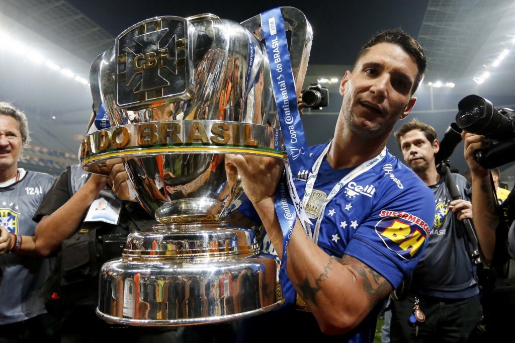 CecDaDecepcao's tweet photo. Há 2 anos chegava Thiago Neves ao Cruzeiro... Bom, o resto é história! #Meu10Veste30 https://t.co/VYW0bwRvPE