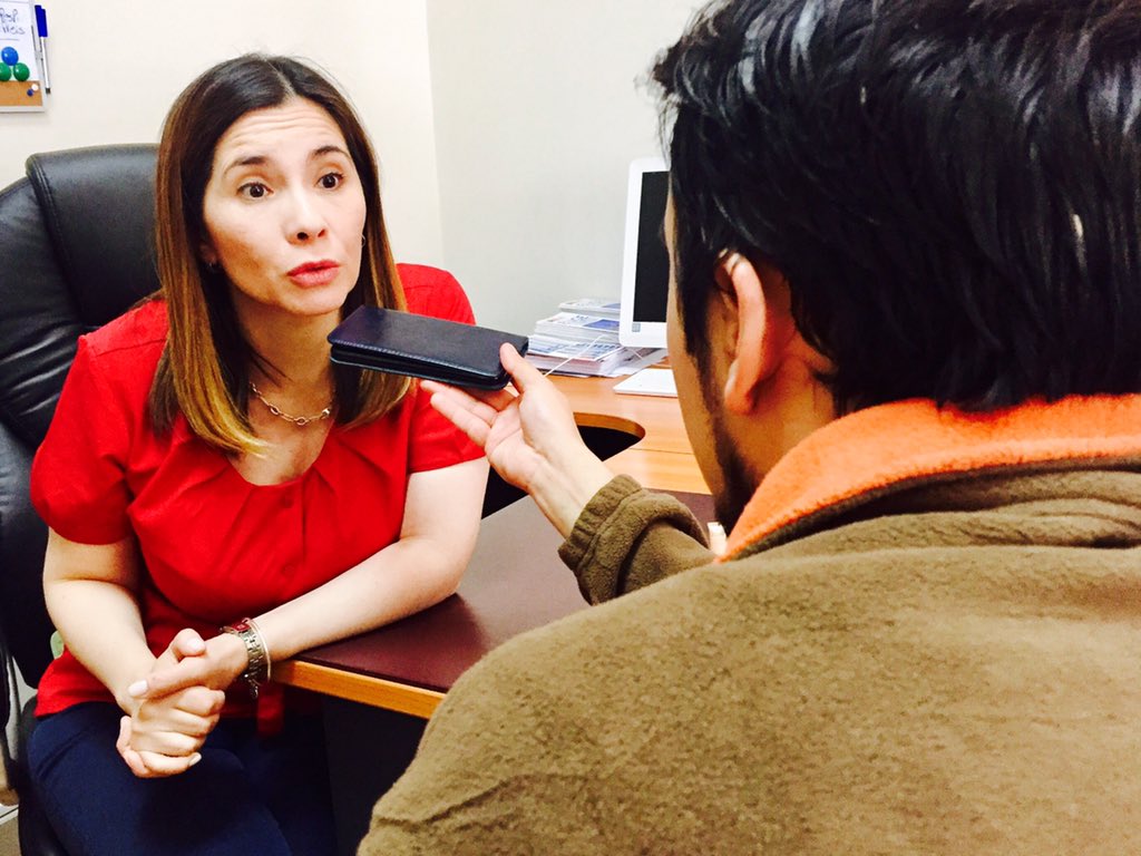 SaludMagallanes's tweet photo. Profesional @SaludMagallanes matrona Lorena Riquelme informa a través de @pinguinoradio características #TestRápidoVIH e invita a comunidad a participar de actividad #HazteElExámen #MagallanesLoCuidamosTodos @ESantelicesC @pdazan @Dr_LCastillo https://t.co/kinFdD3z65