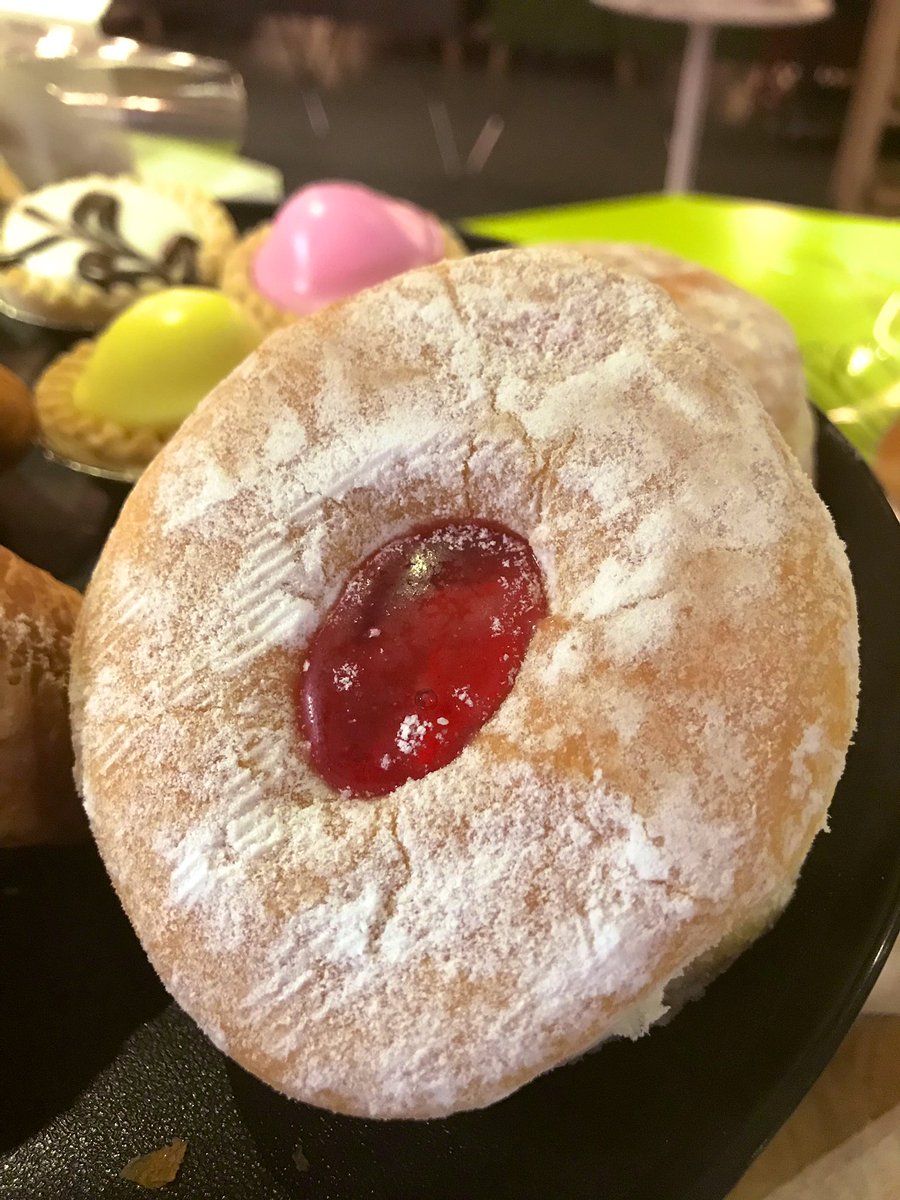 SStoreys's tweet image. Afternoon shift.... Come see us at St Vinny’s St! One for the road with a big sticky bun 😋😋 #coffeeandcake #jamandcreamdonut #coffeesociety #glasgow #getitdone #welovethisbusiness @lynnywinny_lynn @OStoreys @FStoreys @LStoreys @HubCafeNatter @new_storey