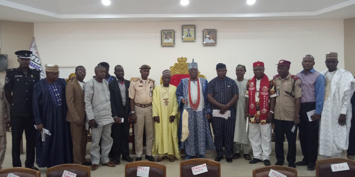 AATSarumi's tweet photo. Group Photograph!

#ElectionSensitisation #VoidVotes @noaekiti @NOA_Nigeria @inecnigeria @PoliceNG @NTANewsNow https://t.co/GWnKRa1ljy
