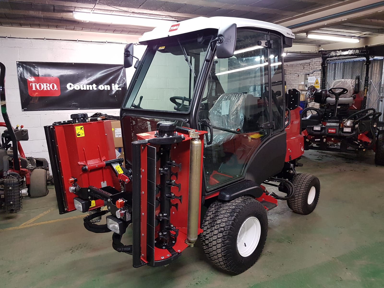 CTM on X New Toro LTF3000 fitted with cab in pdi today ReesinkTurfcare GregCain6 https t 9Sf7f3Dibf X