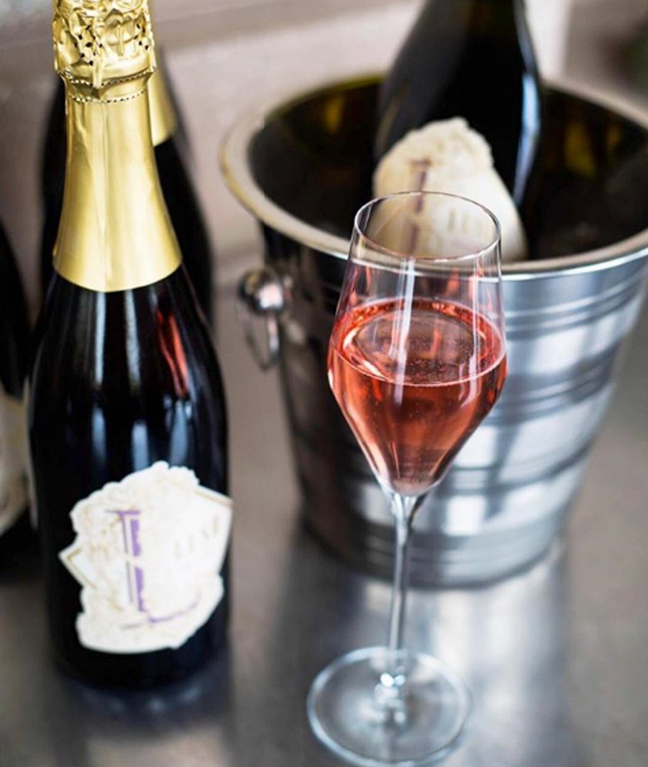 It's #WineWednesday   🍷

At Kitchen 76 in Niagara on the Lake our table is yours... we want you to feel at home dining indoors year round and outdoors on our terrace during the warmer months. 
@kitchen76notl at @twosisters_vineyards 
#FlavourPassport