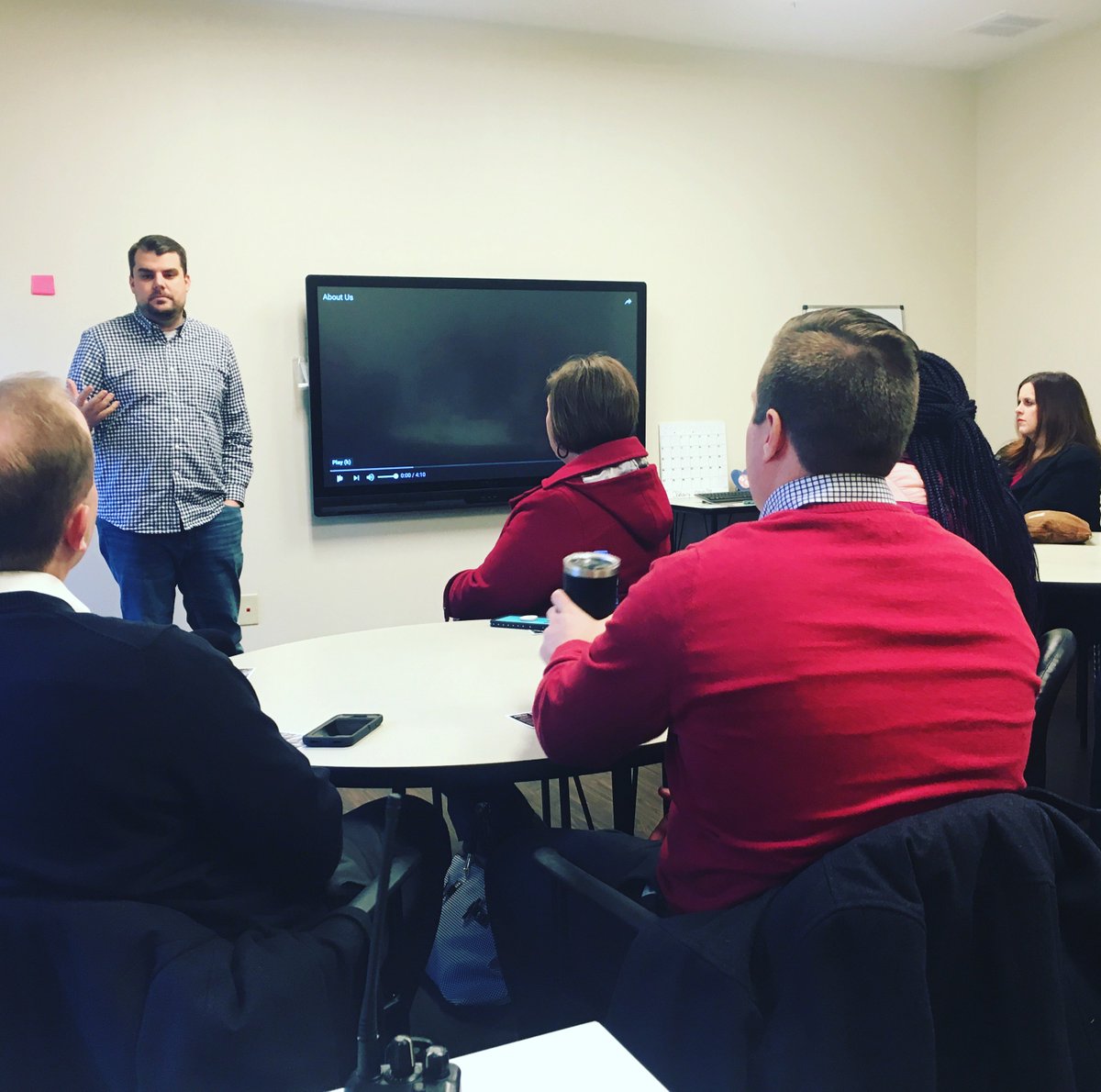 PillarSupportKY's tweet photo. Starting our morning with the @OldhamChamber leadership work day group at our community engagement center.
#leadershipoc
#leadershipoldhamcounty
#championchevrolet
#proudtobeoc
#pillarsupportky https://t.co/0nIdtCiiSF