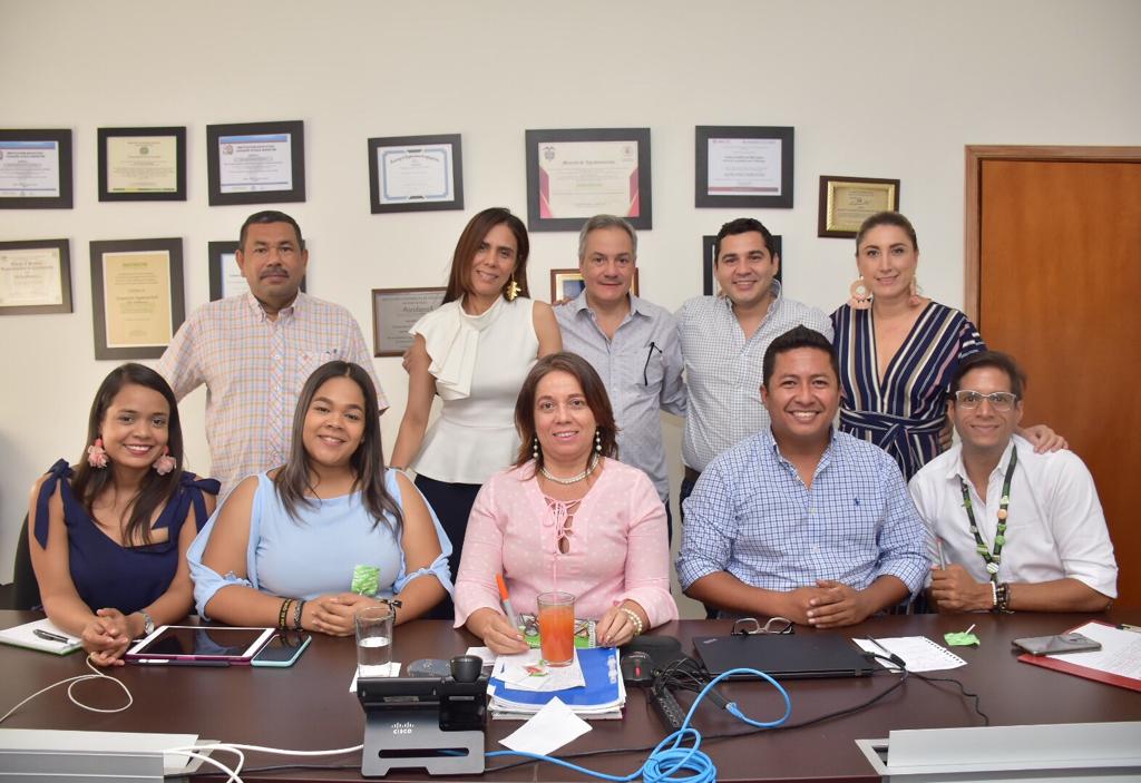 ROBERMARTINEZMU's tweet photo. Un momento para resaltar el trabajo que viene haciendo este grupo de lideres de la economía naranja en Valledupar. No se quedan en el desgarrador análisis descriptivo de lo que nos falta, trabajan para alcanzar una visión conjunta. Gracias @Areandina @gelcagutierrez @ingdangond https://t.co/y5LUOrYsPp