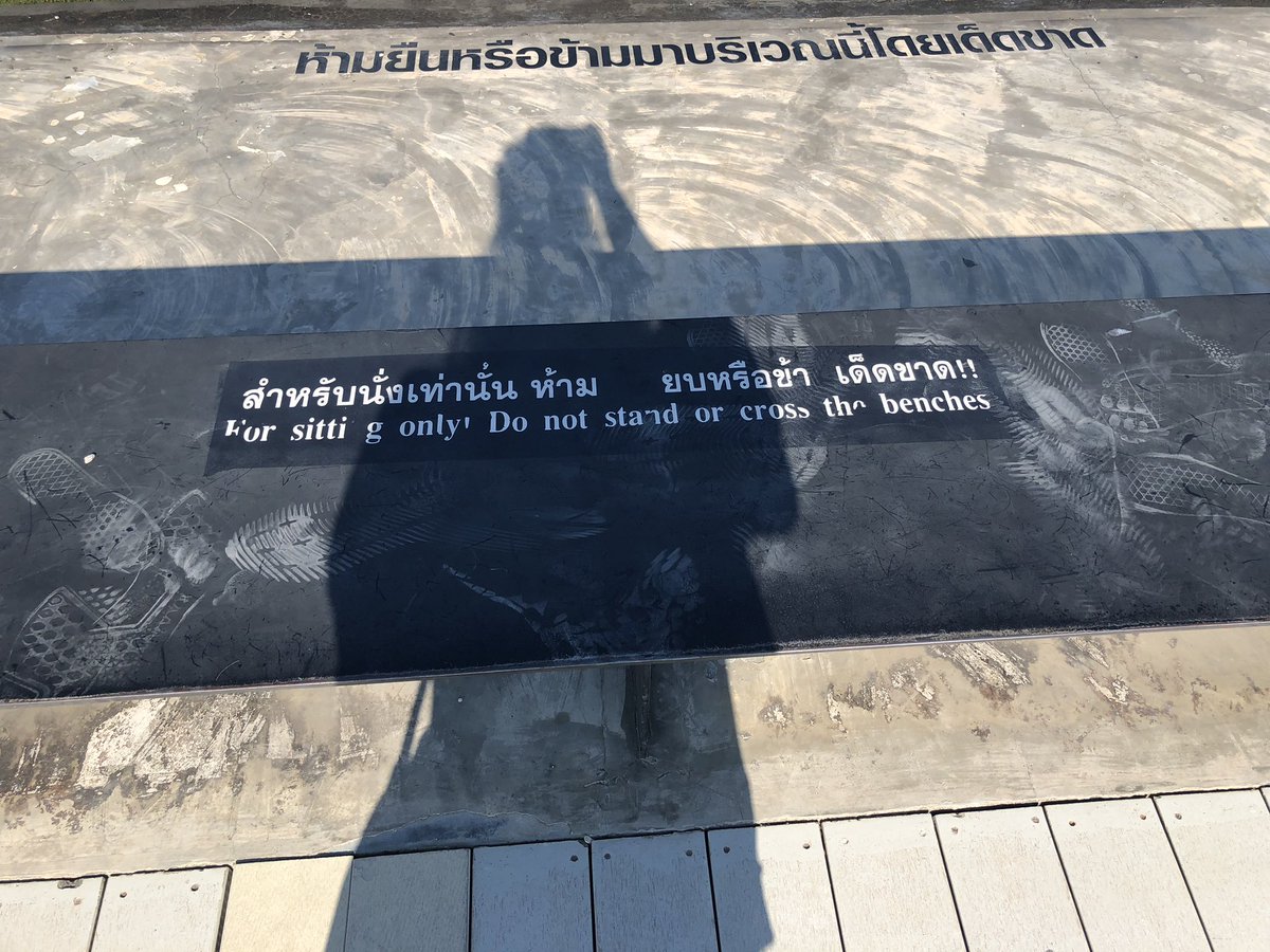 Paipakna's tweet photo. ร้านชื่อดังที่คนไปเที่ยวเชียงรายต้องแวะมา ชาเขียวและเค้กรสเข้มข้น ไม่ต้องสั่งหวานน้อย เพราะรสชาติค่อนข้างไม่หวานอยู่แล้ว วิวสวยดี แต่แอบแดดส่องร้อนไปนิดนึงช่วงกลางวัน จะแบ่งเป็นโซนคาเฟ่ แล้วก็โซนด้านนอกสามารถถ่ายรูปกับวิวไร่ชาได้ #รีวิวคาเฟ่ #ไร่ชาฉุยฟง #รีวิวเชียงราย https://t.co/MOA1hN8Qrm