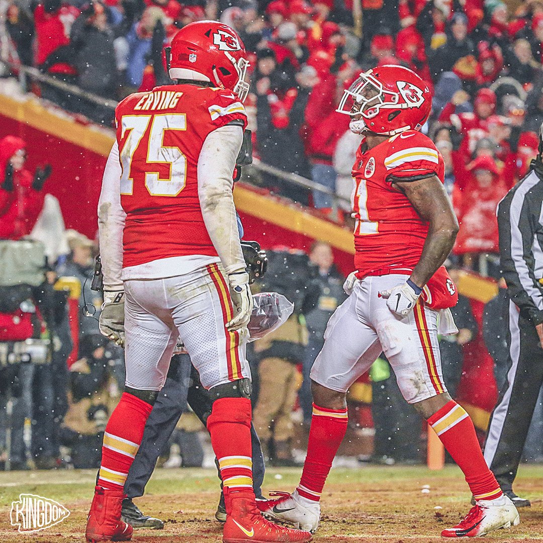 Chiefs's tweet photo. 4️⃣ more days! #LetsRoll https://t.co/bnEUeEbrV2