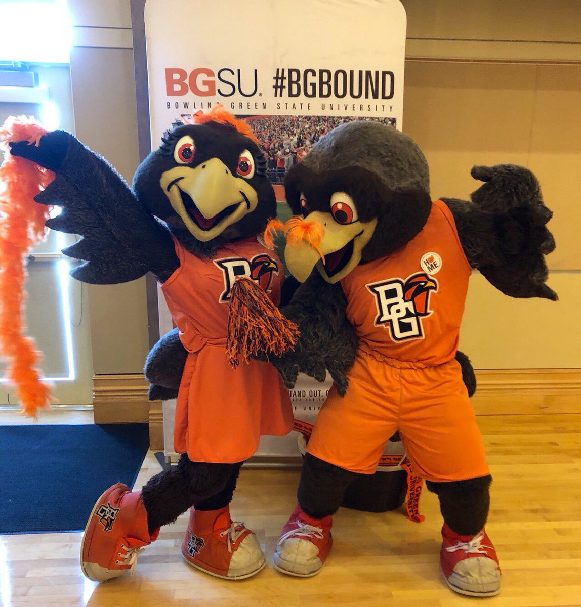 BGSUBirds's tweet photo. OMGGG iTs mY biG bRo’s 69TH BDAY!!! 🧡🎉😱 FrEDDiE - ThX 4 beiNG mY beST fRiEND anD bEST ~aNNoYinG~ bRoTheR evEr!! HeHEhe 😁 i lOve u!! 

-xoXo Ur liTTLe siS https://t.co/TTJmONOirX