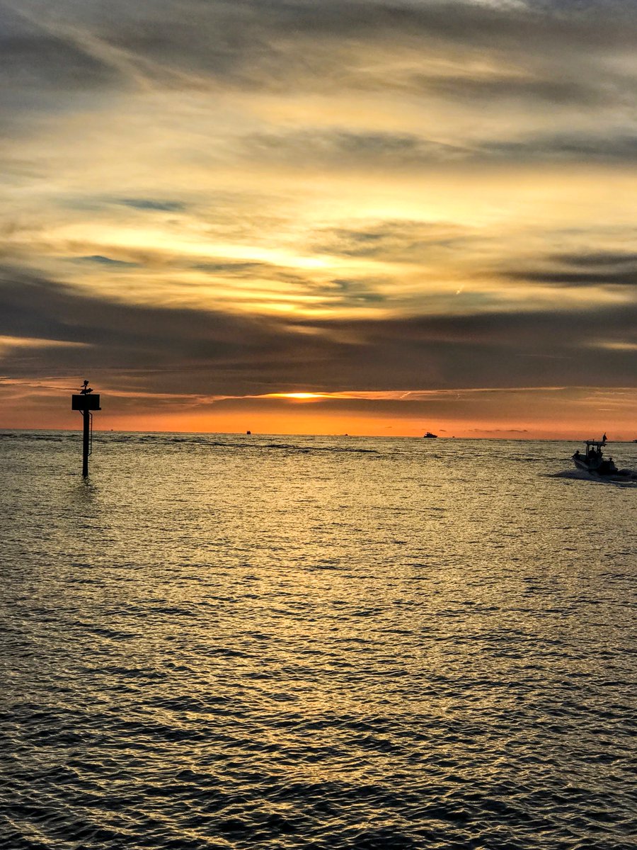 GoPureFL's tweet photo. Sometimes, a salty breeze and a sunset is just what the doctor ordered! https://t.co/pDJVIlHC6R #gopurefl #swflchallenge #naples #fortmyers @ParadiseCoast https://t.co/licWhtWfgG