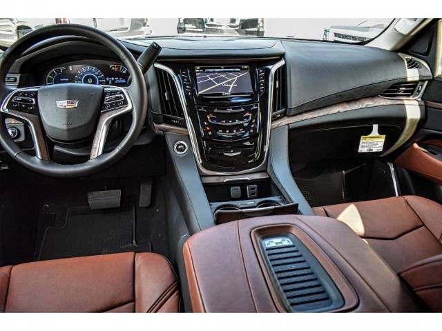 MidlandCadillac's tweet photo. The new 2019 Cadillac Escalade ESV offers advanced safety features such as a surround-view camera, a heads-up display, automatic park assist, blind spot monitoring, lane departure warning, forward collision warning, and adaptive cruise control.
Learn more: https://t.co/To8HNWKm4Q https://t.co/JF3gkuyEUN