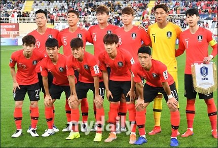 O Xrhsths まみ 마미 Sto Twitter アジア杯ｃ組 韓国２ ０中国 韓国得点 ファンウィジョ キムミンジェ 韓国交代 ファンウィジョ チドンウォン イチョンヨン チュセジョン ソンフンミン クジャチョル 韓国は組１位で決勝トーナメント侵出