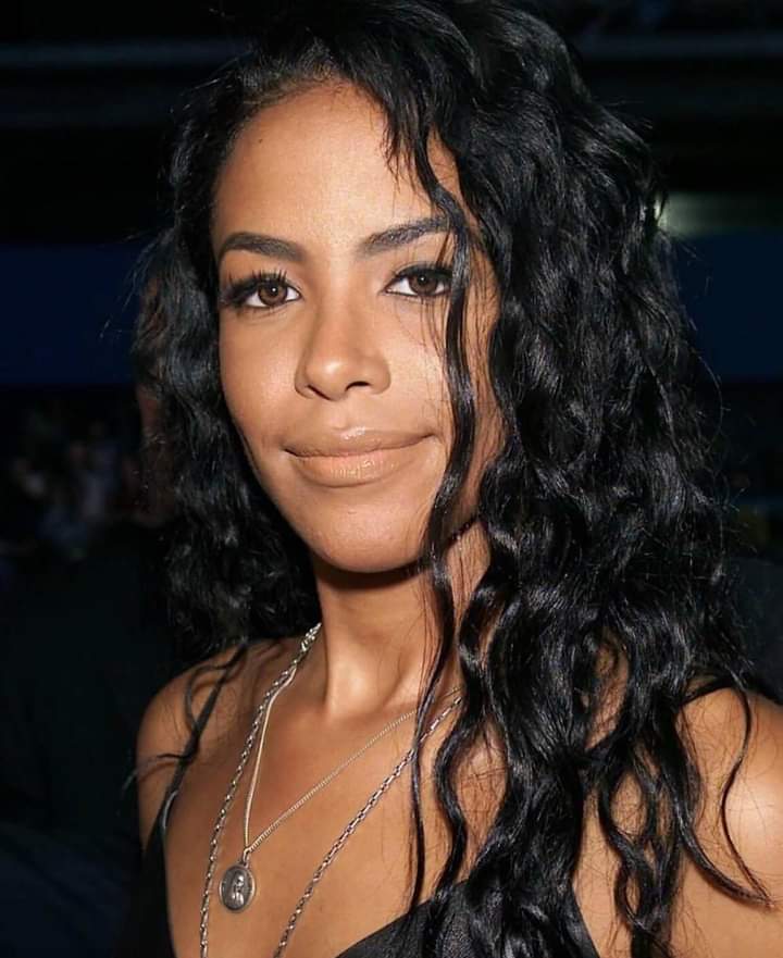 Happy 40th Birthday too beautiful babygirl Aaliyah 🎈🎈🎈🎈🎉🎉🎉🎉I missed Aaliyah so much beautiful lady gone to soon. R.I.P. Babygirl!🎈🎈🎈🎈