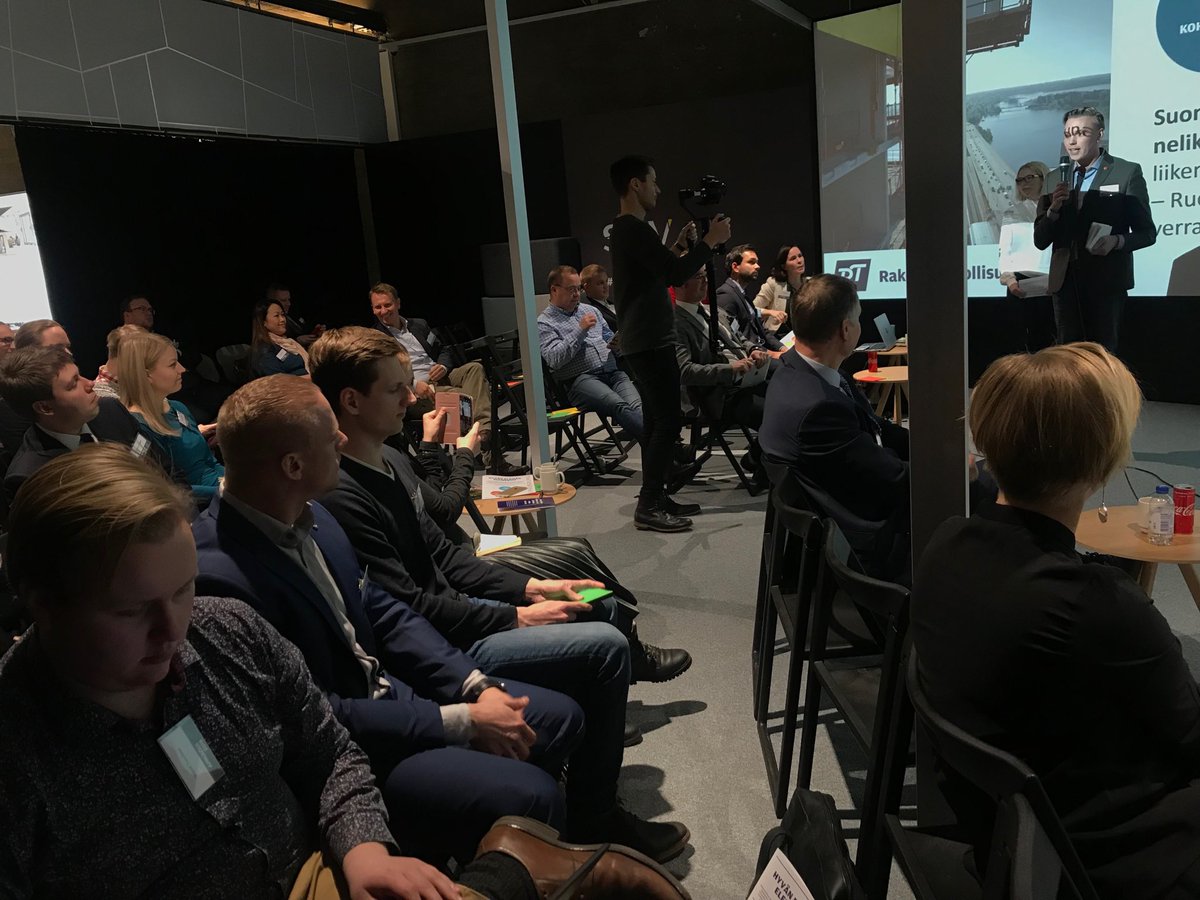 MVuoripuro's tweet photo. .@janitkokko1 ehdotti kommenttipuheenvuorossaan asunto- ja kuntaministerien korvaamista asunto- ja kaupunkikehitysministerillä #Arkadia2019 https://t.co/2psFq9RUBs