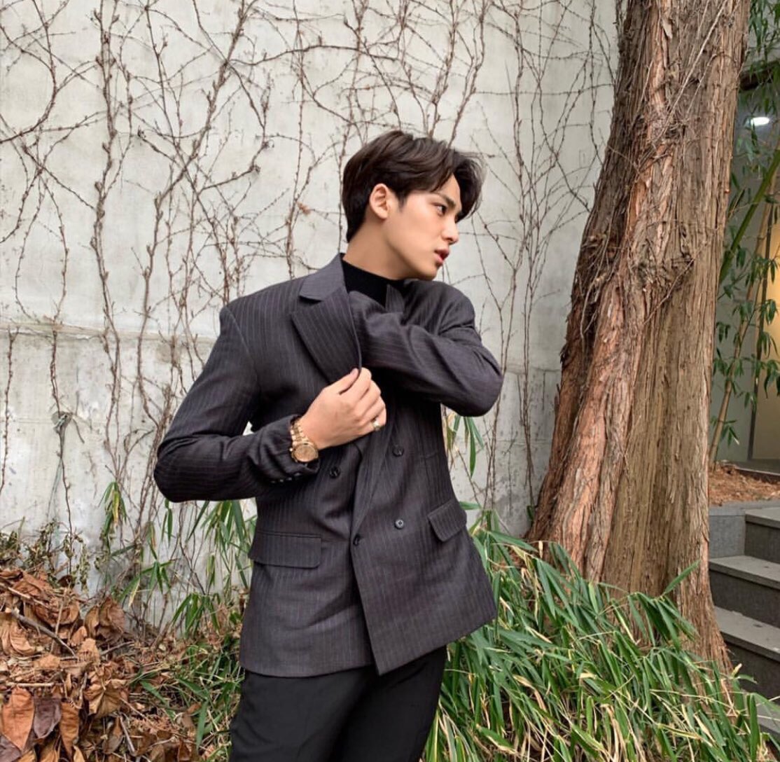 ✩彡 entry 016/365 @pledis_17 — HAPPY BIRTHDAY TO BOO SEUNGKWAN my greatest bias wrecker *sigh* so four of them posted today. seokmin, mingyu, minghao and boo all posted today—seok in twt tho and the three posted in their ig accounts. they’re all so cute