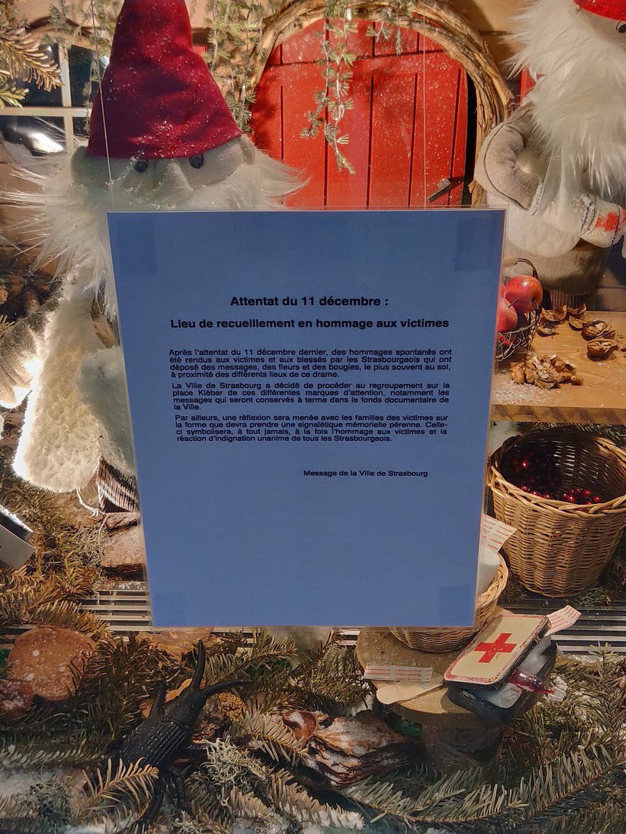 DavidCasaMEP's tweet photo. The local govt in #Strasbourg encourages people to bring flowers &amp; candles to this national monument as a memorial for the victims of the December attacks. 

In Malta, @MaltaGov sends its employees out to dismantle the Daphne memorial. We have so much to learn. 

@OwenBonnici https://t.co/fHj1TBHgei