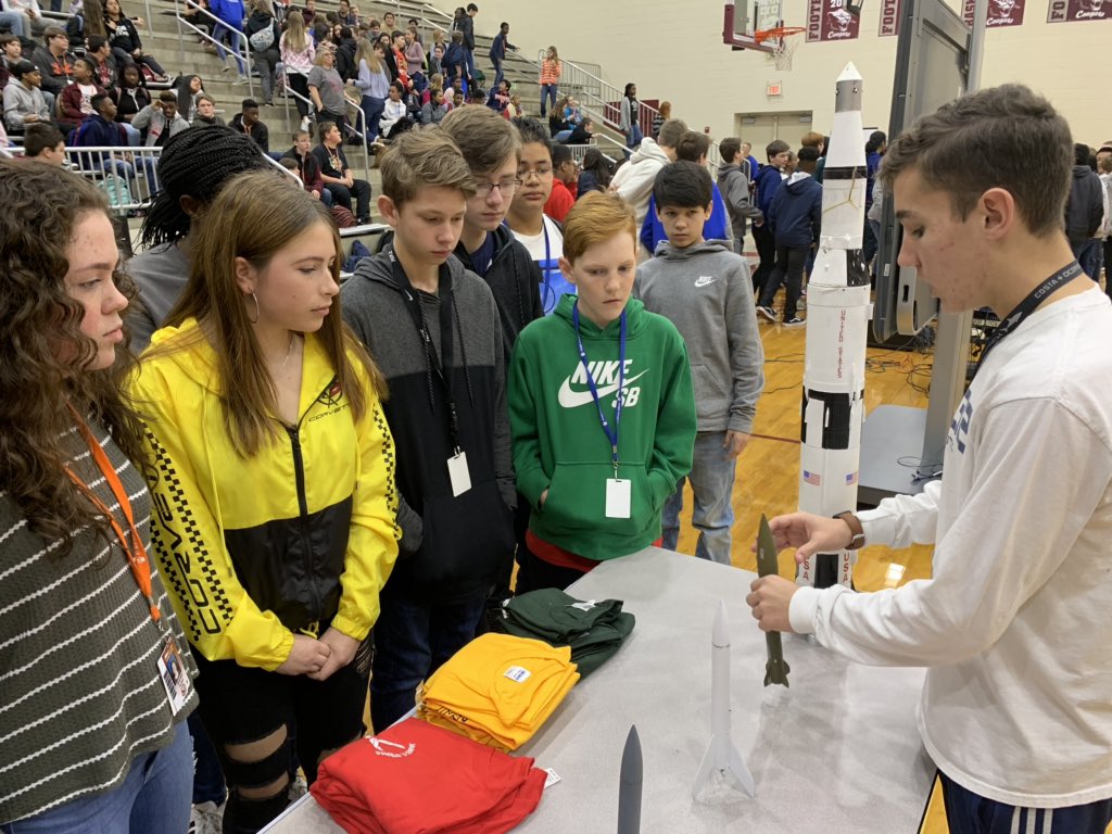 SpartanburgD5's tweet photo. Time for students at @FlorenceChapel to start thinking about high school!  📚 Today, they’re getting help from members of @JFBHSRebels AFJROTC program here to showcase all they offer 💯 #FutureIsBright #WeAreD5 #D5Difference https://t.co/EbnvU0tjGt