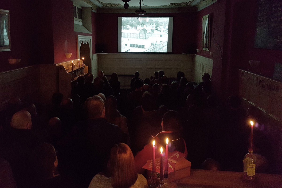 Gestern fand die erste  von fünf Veranstaltungen der #Hafenstraße96 #GedenkenUndAnklagen-Kampagne statt. Über 100 Menschen kamen zum Film "Tot in #Lübeck" im Blauen Engel. Weitere Infos &amp; Termine unter hafenstrasse96.org und facebook.com/hafenstrasse96… #NoNazisSH #RassismusTötet