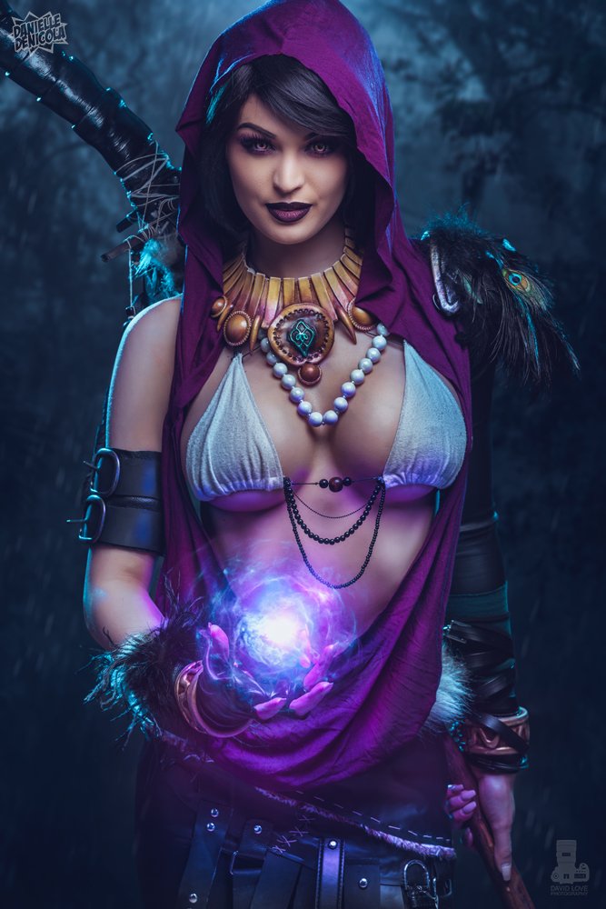 daniellednicola's tweet image. Witch of the Wilds 🖤 
I'm so happy guys, Dragon Age Origins was one of my favorite games growing up and Morrigan was the BEST companion 😍😍 Finally cosplaying her is a dream 
📸 @davidlovephotog 

#morrigan #dragonage #cosplay