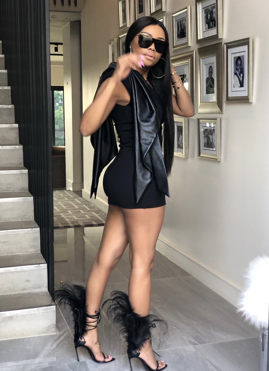 Bonang's tweet photo. Wednesday. 🖤 https://t.co/BlVNBSKtPa