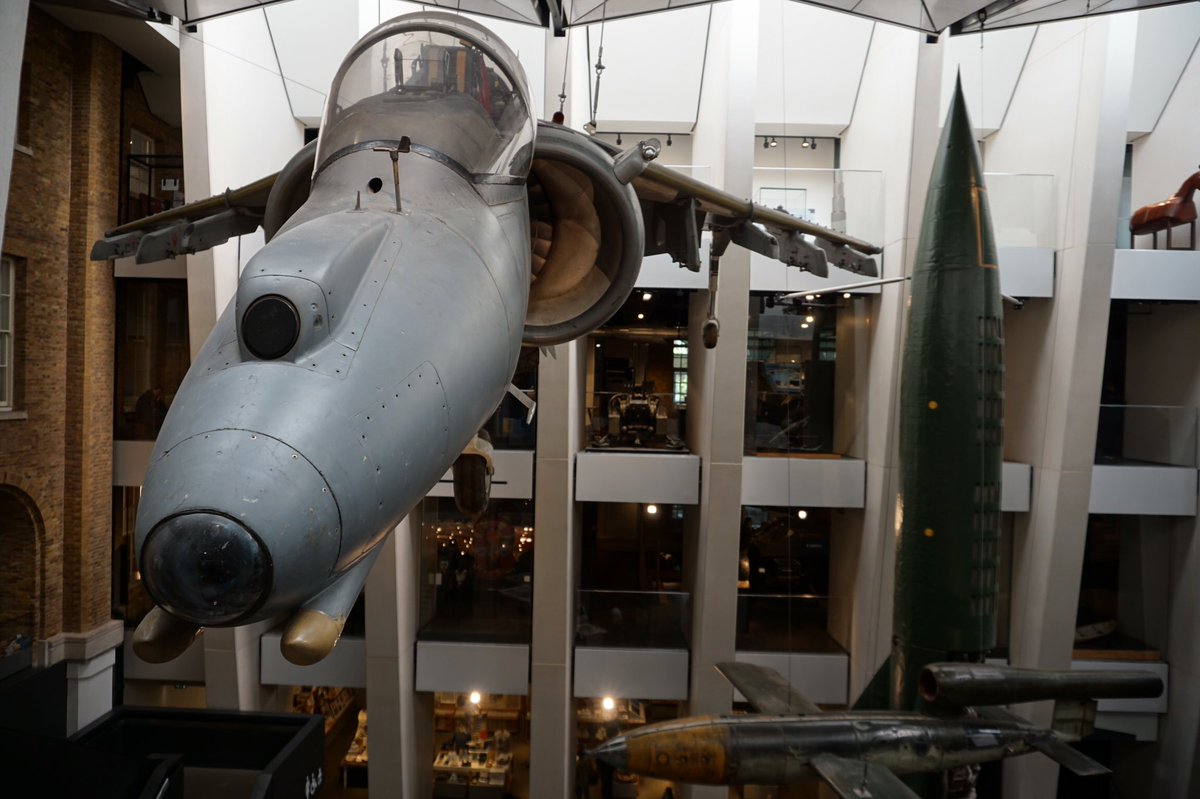 A Harrier dodging a V-2 rocket at the Imperial War Museum. ๐ท @cpdcrsdr 2018
#Harrier #V2 #RAF #aviation #harrierjumpjet #royalairforce #RAF100