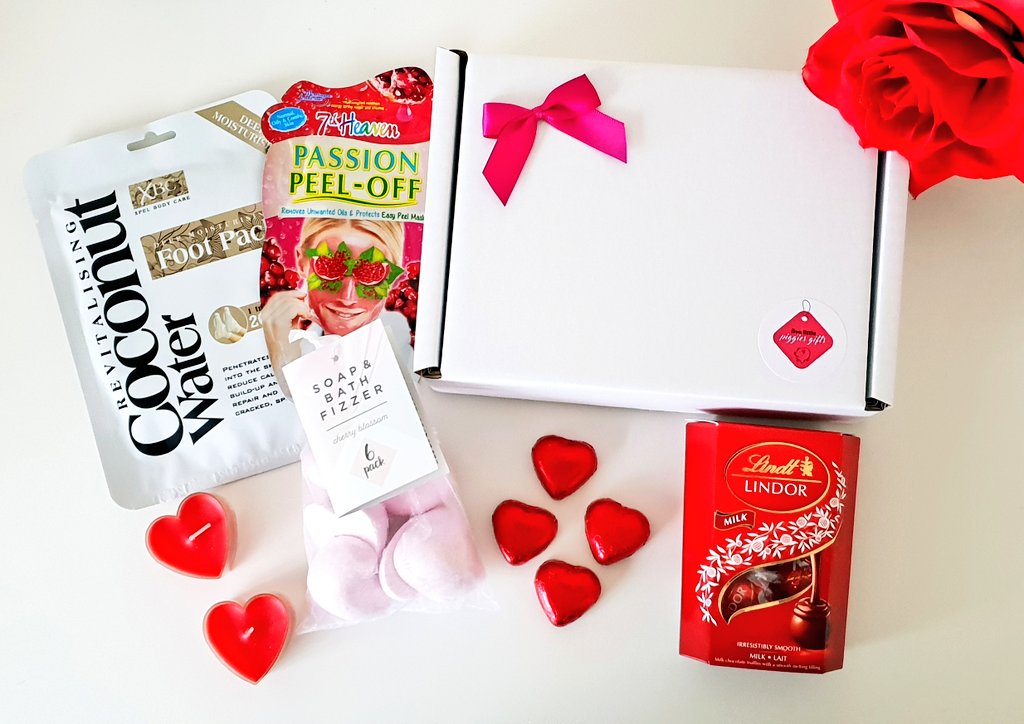5_littlepiggies's tweet image. Be my Valentine ❤
This cute little Valentine's pamper gift box is full pampering treats with a romantic theme. 
#Valentines #ValentinesDayGift #Romance
rover.ebay.com/rover/0/0/0?mp…