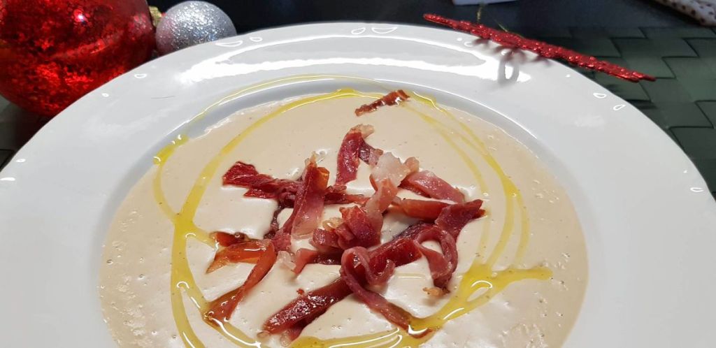 Colmaodelcura's tweet photo. Crema de castañas y jamón ibérico https://t.co/mPQa0U83Xb https://t.co/vPfR98ZV4a