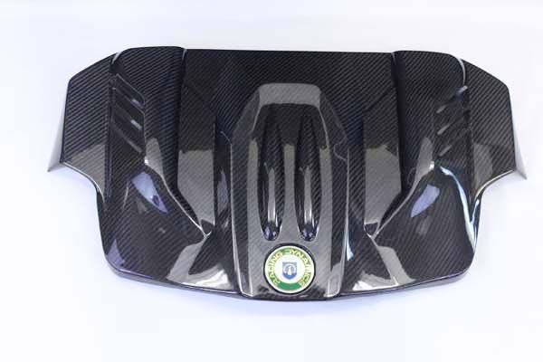 RacDyn_NA's tweet image. #RacingDynamics Carbon Fiber Engine Cover for BMW M5 F10/M6, F12, F13 2011+ w/S63 motor. Dry process for weight &amp;amp; strength. We can now improve your engine compartment with our carbon fiber engine cover. Read More buff.ly/2xAamgV $550 Wholesale inquiries 
#m5 #m5f10 #m6
